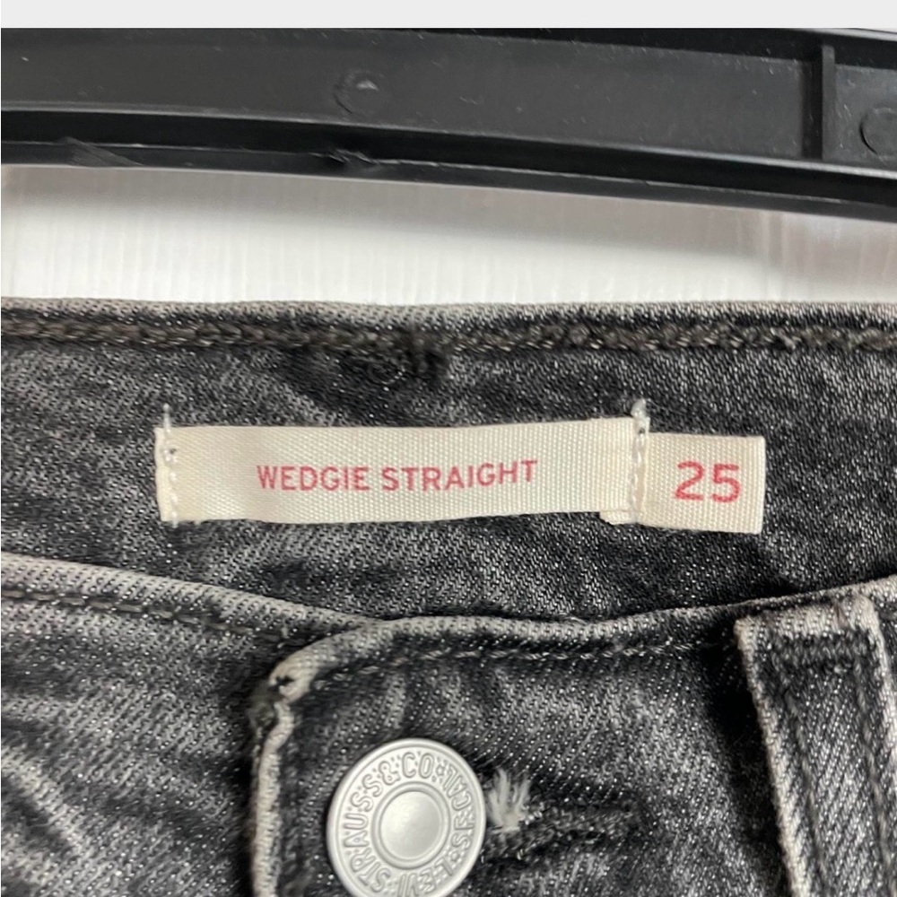 Levi's Women’s Wedgie Straight Faded Black Denim Jeans. W25” x L26”. - Picture 5 of 12
